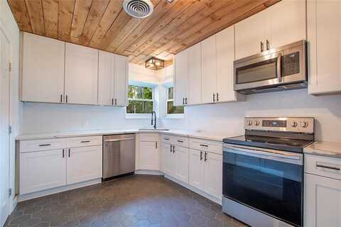 626 N Hampton Road, Dallas, TX 75208