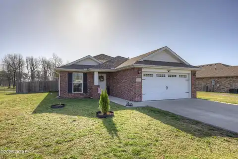1215 E Par Circle, Neosho, MO 64850