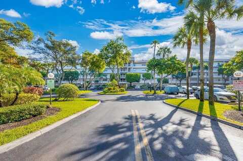 3850 N Oaks Clubhouse Dr, Pompano Beach, FL 33069