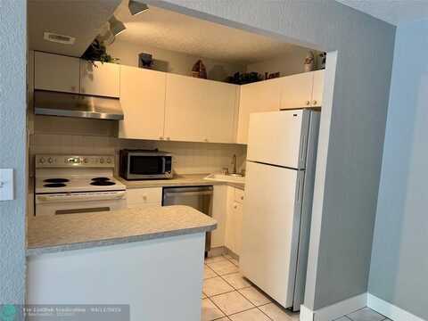 1 Jacaranda Dr, Plantation, FL 33324