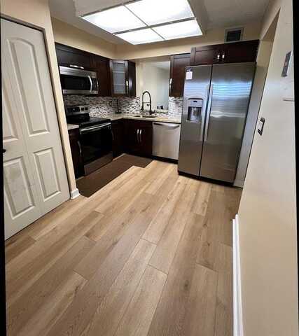 7320 Lake Circle Dr, Margate, FL 33063