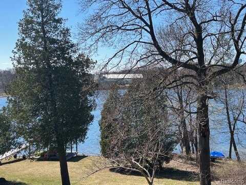 7000 Hillside Drive, Clarkston, MI 48346