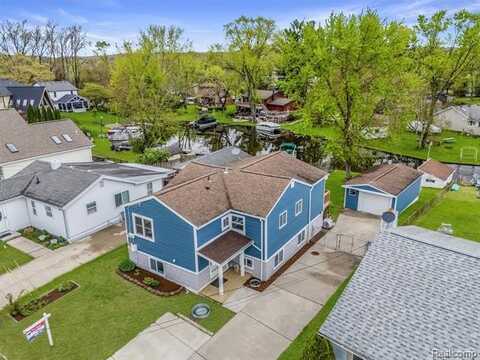 9136 BUCKINGHAM Street, White Lake, MI 48386
