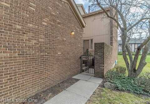 6250 POTOMAC Circle, West Bloomfield, MI 48322