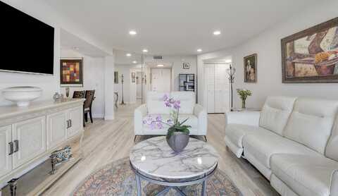 3951 Via Poinciana 512, Lake Worth, FL 33467