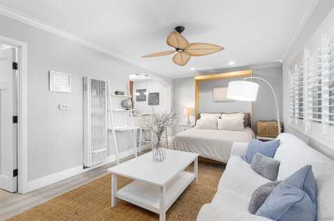 1049 Felspar St, San Diego, CA 92109