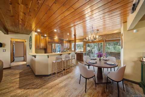 800 Zurich Dr, Lake Arrowhead, CA 92352
