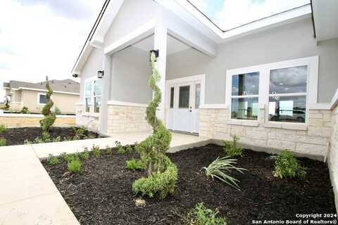176 Hidden Ranch Ct, Floresville, TX 78114