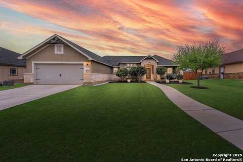 105 Grandview Rd, Floresville, TX 78114