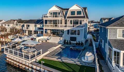 840 W Shore Dr, Brigantine, NJ 08203