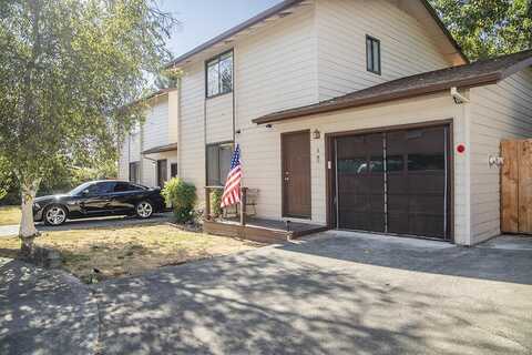 47 SW Eastern Avenue, Grants Pass, OR 97526