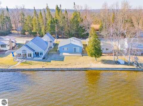 1022 1/2 Iroquois Avenue, Prudenville, MI 48651