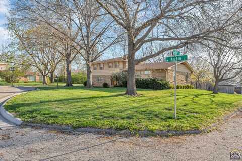 2324 SW Meadow CT, Topeka, KS 66614