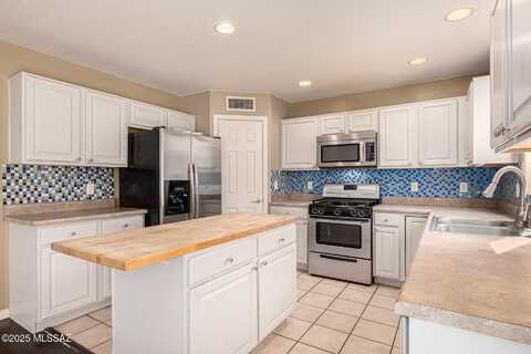 2966 N Cardell Circle, Tucson, AZ 85712