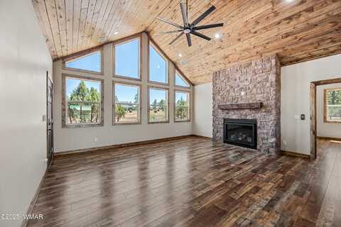 2730 Church Lane, Overgaard, AZ 85933