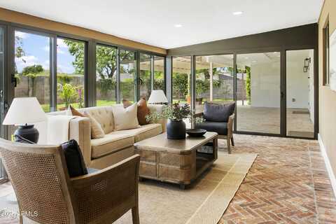 613 E VISTA Avenue, Phoenix, AZ 85020
