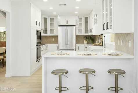 1052 E SANDPIPER Drive, Tempe, AZ 85283