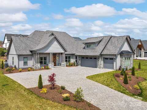 696 Daniel Circle Drive, Mills River, NC 28759