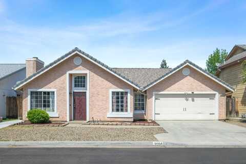 2094 Minarets Avenue E, Fresno, CA 93720
