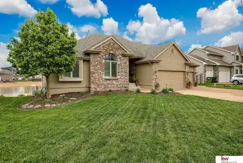 7815 Maui Circle, Papillion, NE 68046