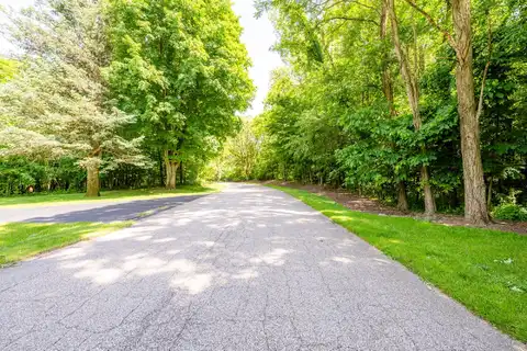 4172 Pinewood Drive, Benton Harbor, MI 49022
