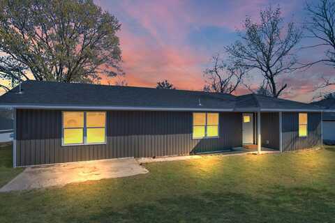 137 Pinewood Drive, Reeds Spring, MO 65737