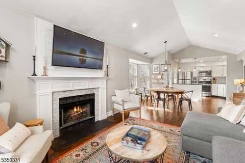 38 Oswestry Way, Franklin, NJ 08873