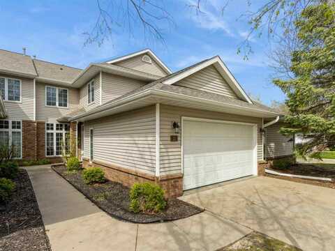 13 Pentire Cir, IowaCity, IA 52245