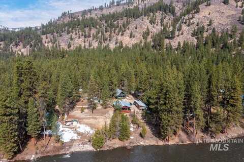 10 Bransons Dr, Lowman, ID 83637