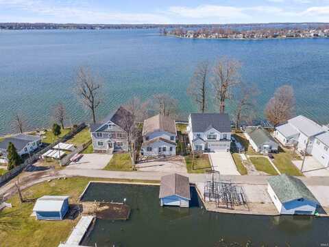 11523 N Crowdale Drive, Syracuse, IN 46567