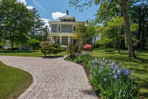 4 White St, Lexington, VA 24450