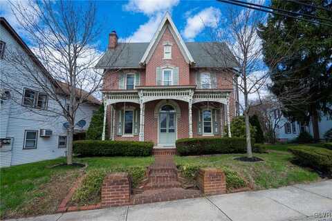 221 Franklin Street, Alburtis Boro, PA 18011