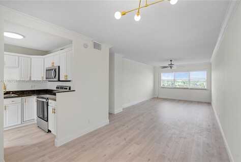 2555 NE 11th St, Fort Lauderdale, FL 33304
