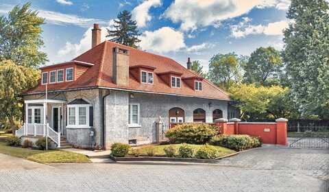 105 Parkwood, Bay City, MI 48706