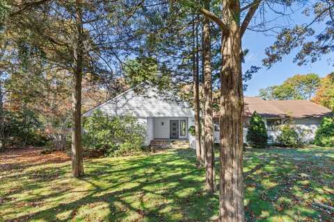 4 Evelyn Court, Westhampton, NY 11978