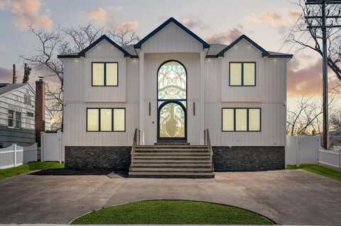 11 Flower Road, Valley Stream, NY 11581