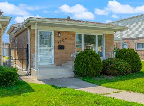8532 S Prairie Avenue, Chicago, IL 60619
