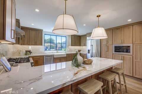 270 Albert Place, Costa Mesa, CA 92627