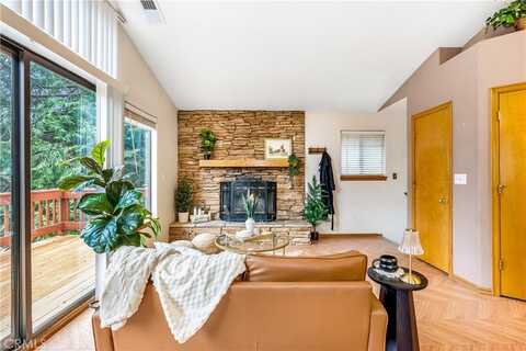 862 Strawberry Peak Road, Twin Peaks, CA 92391