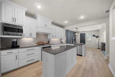590 Cobblestone Lane, Irving, TX 75039