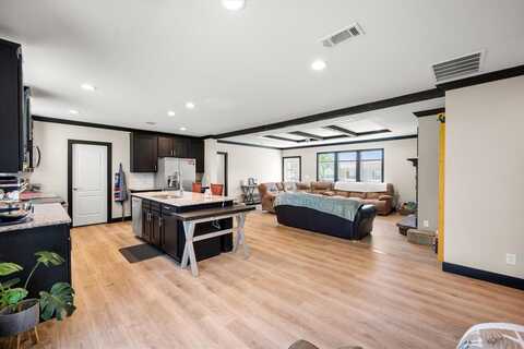 200 W 3rd, Barry, TX 75102