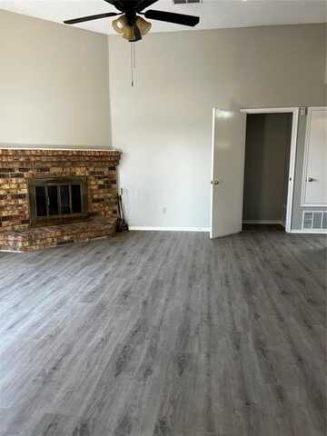532 W Warrior Trail, Grand Prairie, TX 75052