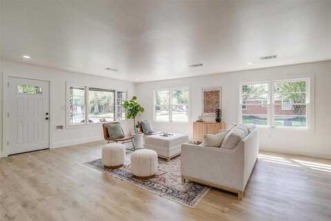 5440 Fursman Avenue, Fort Worth, TX 76114