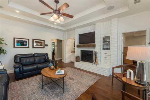 804 Park Hill Drive, Euless, TX 76040