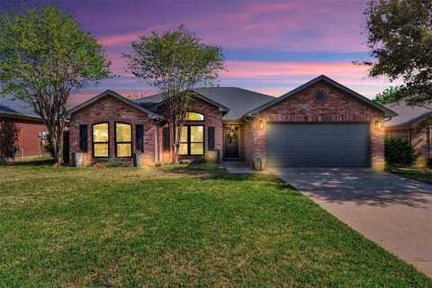 624 Douglas Drive, Mansfield, TX 76063
