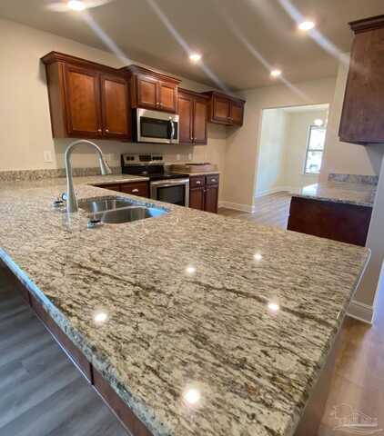 5271 Hidden Pines Cir, Milton, FL 32583