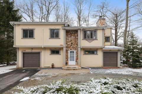 984 Country Place Drive, Tobyhanna, PA 18466