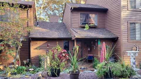 107 Woods Lane, Bushkill, PA 18324