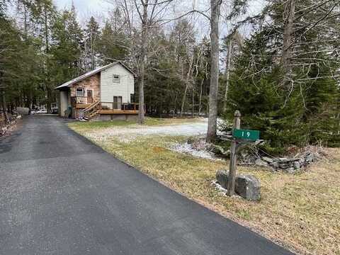 19 Louis Lane, Gouldsboro, PA 18424