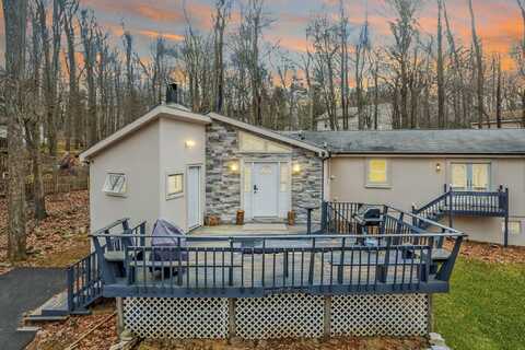 1458 Belgravia Drive, Tobyhanna, PA 18466